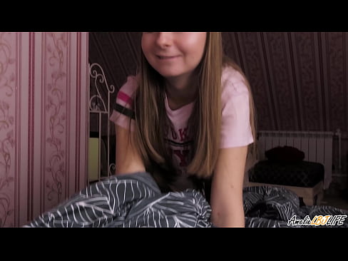 ❤️ Blondina îi suge adânc prietenei ei și primește spermă în gură ❤  at ro.xlxxporno.ru ❌