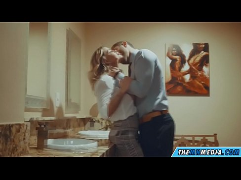 ❤️ Când o blondă cu sânii mari te seduce într-o toaletă publică ❤ at ro.xlxxporno.ru ❌
